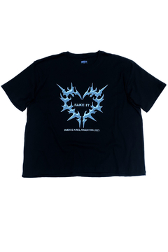 REMERA TRIBAL HEART BLACK en internet