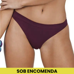 Calcinha DeMillus Biquíni Ultraleve 053306. Calcinha cintura baixa. Elástico suave nas cavas. Costas cavadas. Sem costura. Tamanho PP, P, M, GR. Cor vinho barolo.