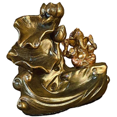 Transforme seu ambiente com o Incensário Cascata Ganesha. Feito em porcelana artesanal, traz tranquilidade e beleza ao seu lar. Adquira já!