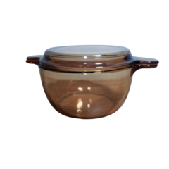 Adquira a caçarola Corning Vision BRA âmbar 2,5L, em perfeito estado, ideal para sua cozinha! Garanta já a sua peça de antiquidade de família!