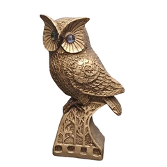 Escultura decorativa de coruja dourada em gesso com base de 17 cm