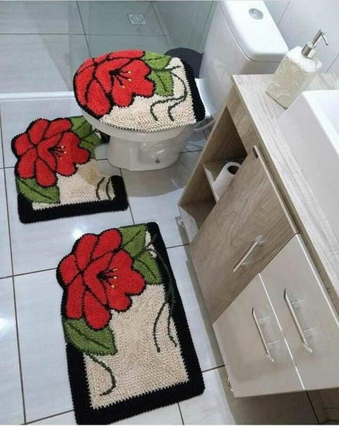 Jogo De Tapete Banheiro 3 Peças Frufru Flor vermelha fundo antiderrante
