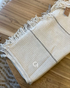 CAMINO DE MESA TEJIDO COLOR CRUDO Y RAYA EN CENIZA OSCURA - 2.10 MTS X 0.60 CM