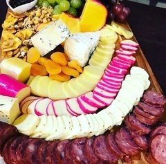 Mini Combo de Queijos da Canastra - Meia Cura / Nozinho / Chips de Provolone / Palito