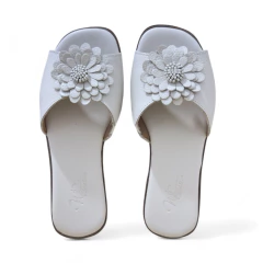Rasteira de Couro Flor Off White 13858 na internet