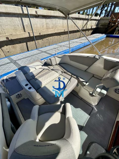 CANESTRARI 225 CUDDY VOLVO 250 HP