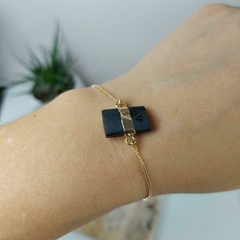 Pulseira Pedra Turmalina Preta Bruta Folheada a Ouro 18k Ajustável Gravata