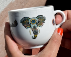 Dúo de tazas con diseños orientales