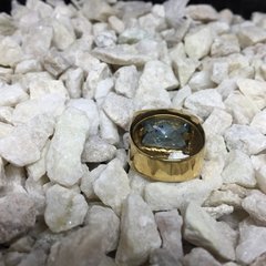 Anillo con cubic y agua marina central de oro 18K