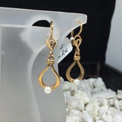 Aros colgante con perla cultivada en oro 18k