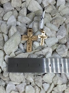 Cruz de Oro 18k Faceta (Con Cristo) - Joyería Siufi