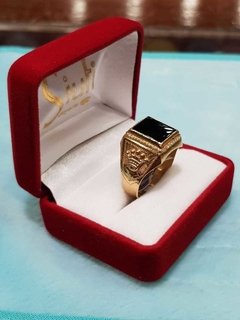 Anillo de caballero 18K con piedra onix y corona - Joyería Siufi