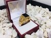 Anillo de caballero de oro 18K con piedra negra