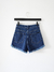 Short azul desflecado en internet