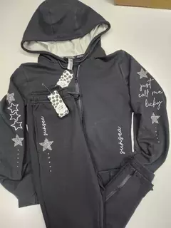 BABUCHA FRISADA CIERRES, CON LOGO BORDADO Y APLIQUE EN STRASS NEGRA - comprar online