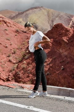 6042R. PANTALÓN BABUCHA CLÁSICO CON PUÑO Y CINTURA SIN FRISA NEGRO