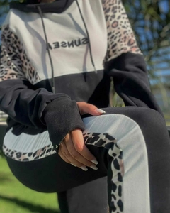 PANTALON BABUCHA FRISADA CON RECORTES CRUDO Y PRINT
