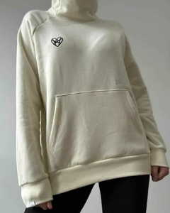 5202 BUZO CUELLO ALTO FRISADO LOGO BORDADO NATURAL - Sfera Indumentaria