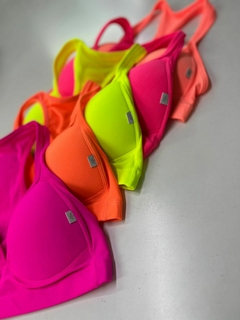 TOP CON TAZA SOFT ESPALDA DEPORTIVA NARANJA - comprar online