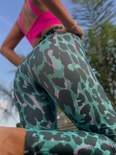 CALZA ESTAMPADA BASICA VERDE Y FUCSIA PRINT - tienda online