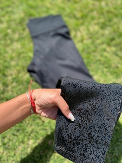 CALZA PESCADOR 3/4 CON ESTAMPA MOLIENDA CON FOIL NEGRA - comprar online