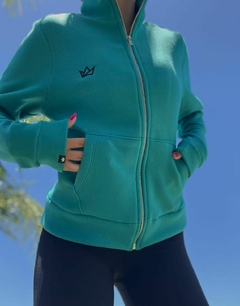 CAMPERA MICROPOLAR SIN CAPUCHA LOGO BORDADO PETROLEO