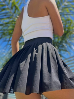POLLERA TABLEADA CON SHORT ABAJO NEGRA en internet