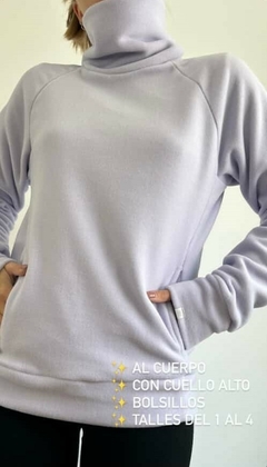 BUZO MICROPOLAR CON CUELLO ALTO Y BOLSILLOS LATERALES LILA LAVANDER