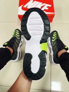 Air Max Tn Plus Verde Neon na internet