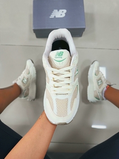 New Balance 530 Bege/Verde na internet