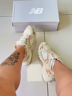 Imagem do New Balance 725 Bege/Marrom