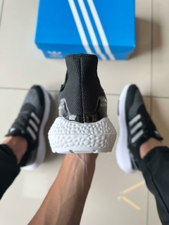 Adidas Ultra Boost Preto/Branco - Drop TM