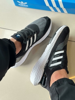 Adidas Ultra Boost Preto/Branco na internet