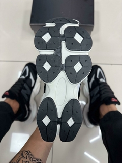 Imagem do New Balance 9060 Preto/Branco
