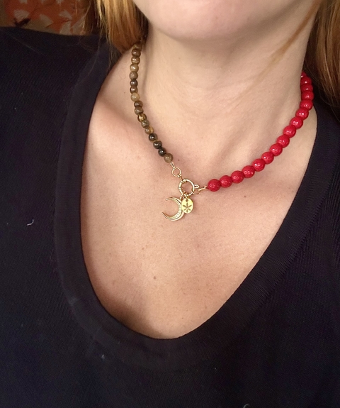 Red and ojo de tigre