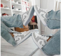 Nike Dunk Cinza na internet