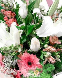 Ramo Nuvilis Especial con Rosas y Mix de Follajes - comprar online