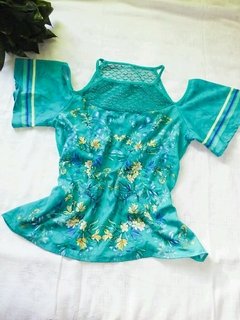 Blusa de renda com manda vazada - comprar online