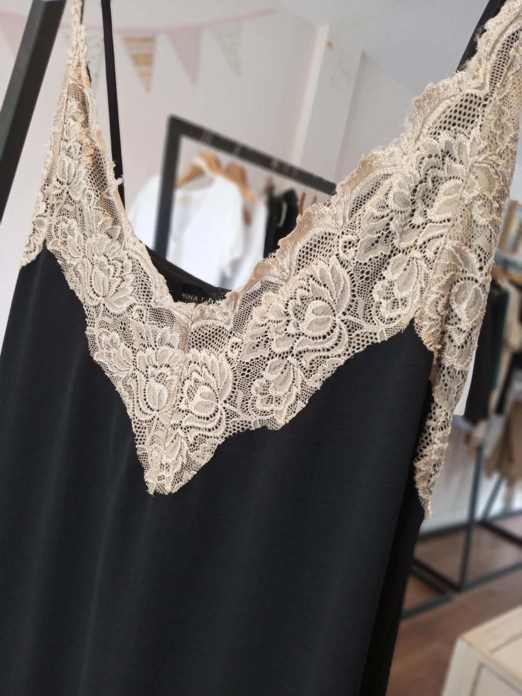 VESTIDO LENCERO NEGRO