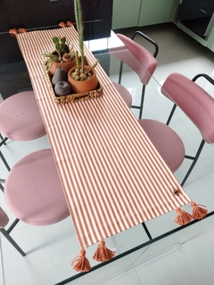Caminho de Mesa Listrado Terracota com Tassel - loja online