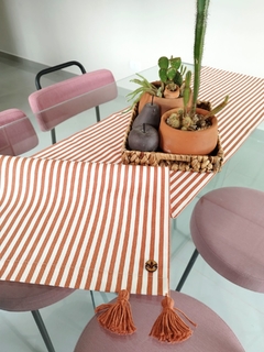 Caminho de Mesa Listrado Terracota com Tassel - Tamara Carvalho
