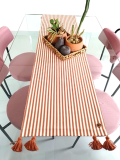 Caminho de Mesa Listrado Terracota com Tassel - comprar online