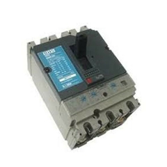 Disjuntor caixa moldada tripolar ajustável BHS FM6-SD630-630 com especificações técnicas visíveis.