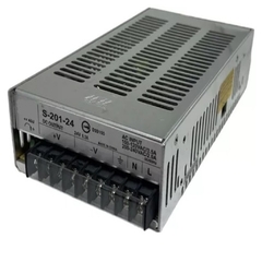 Fonte de Alimentação Chaveada BHS S-201, modelo S-201-24, com saída de 24V e 8,3A, mostrando entradas e saídas de conexão.