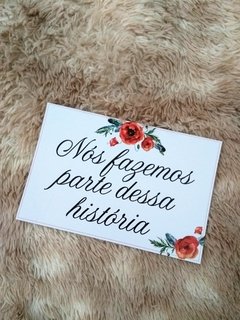 Plaquinha para fotos de casamento com flores vermelhas - comprar online