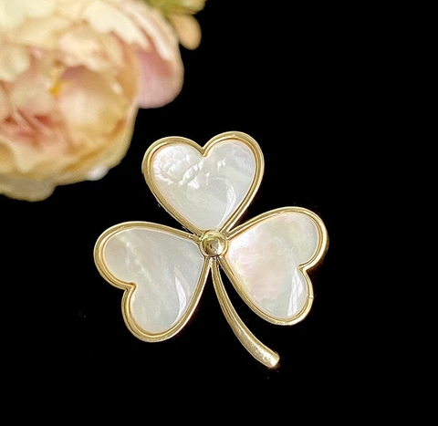 Brochê Madrepérola Trevo Coração