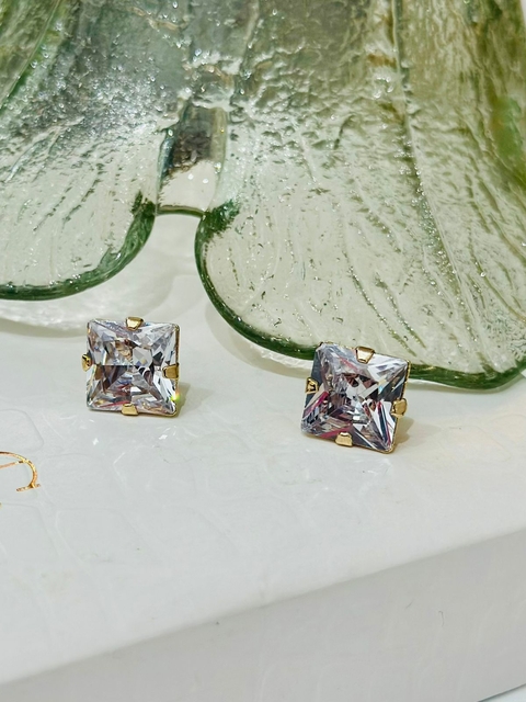 Brinco Dourado SemiJoia Quadrado Ponto de Luz G