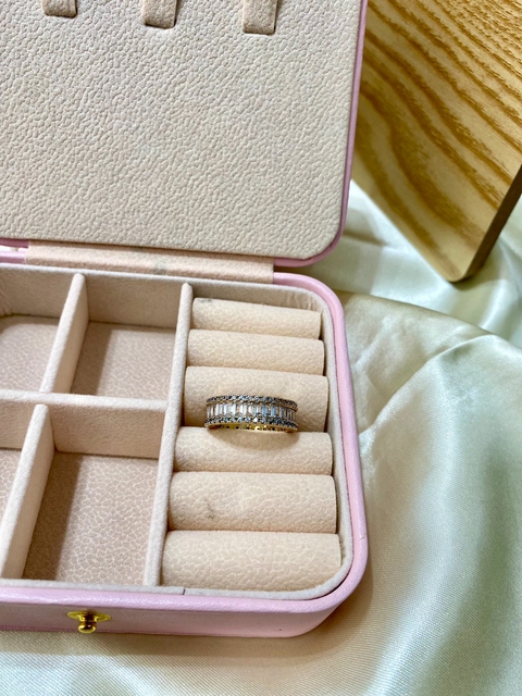 Anel SemiJoia Dourado Cravejado Zircônia Cristal