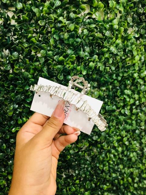 Pregadeira Prata Metálica Laço Frizz - 5455