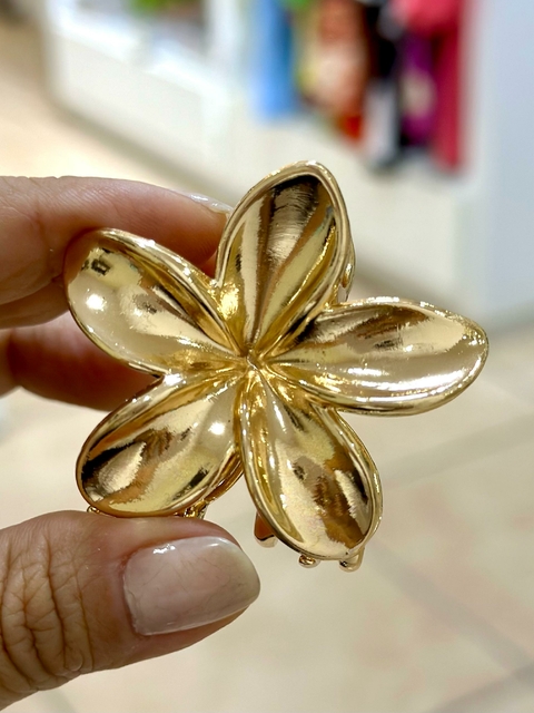 Pregadeira Metálica Dourada Flor 3D Pequena - 5949